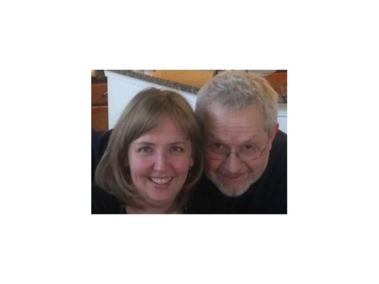 Kathryn e David Clarke, engenheiros, apoiaram a cria&ccedil;&atilde;o de uma vers&atilde;o comercial do jogo elaborado por Emily