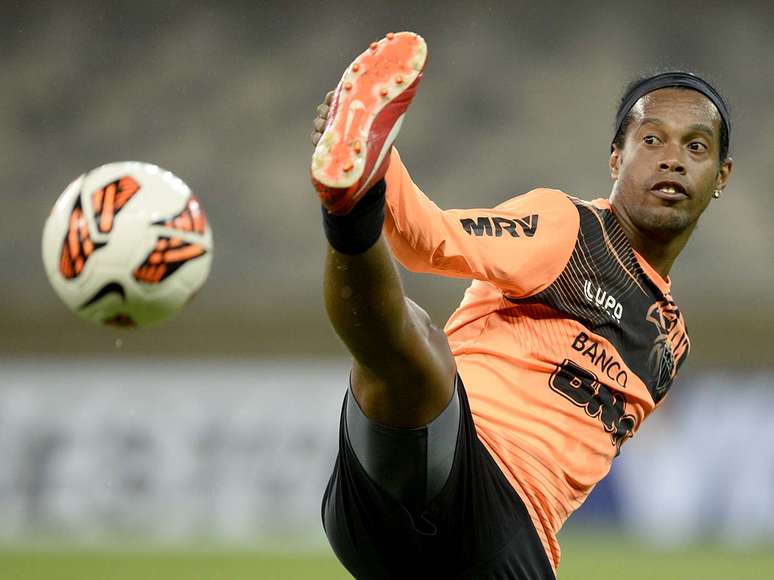 <p>Rendimentos de Ronaldinho s&atilde;o cerca de 25% de toda a folha dos jogadores do Atl&eacute;tico</p>