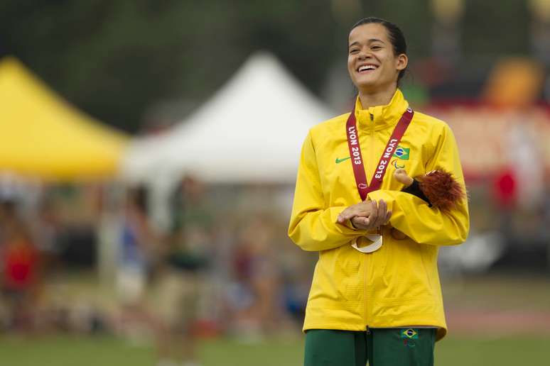 <p>Verônica levou a melhor nos 200 m e conquistou o ouro</p>