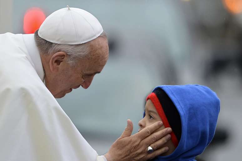 El Papa Francisco llegó el miércoles (24) al santuario de Aparecida, en Sao Paulo, para venerar a la patrona de Brasil y oficiar su primera misa en el extranjero, en un viaje diseñado para revitalizar a la Iglesia en América Latina. 