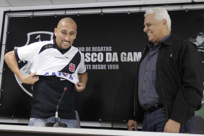 <p>Guiñazu, 35 anos, reforçará o meio de campo do Vasco no Brasileiro</p>