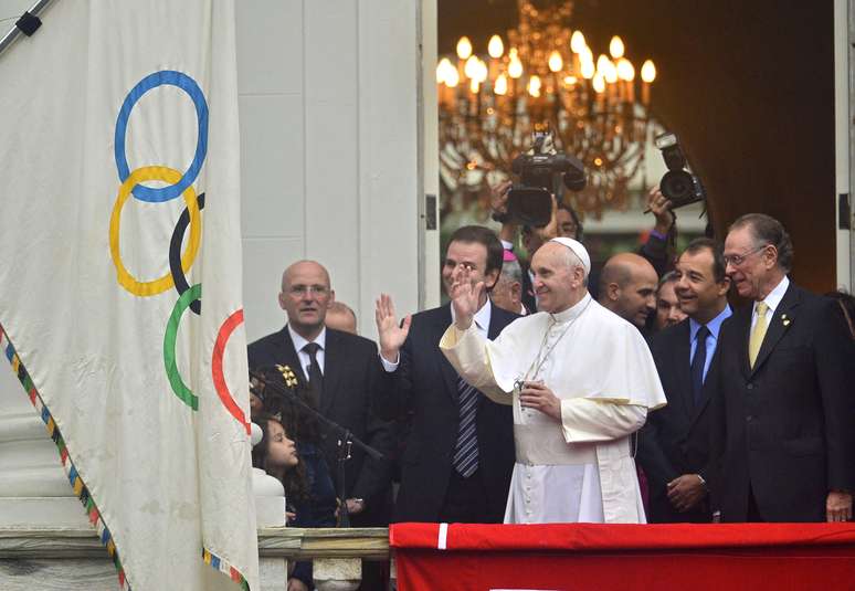 Para Francisco abençoou nesta quinta-feira a bandeira das Olimpíadas 2016 que ocorre no Rio de Janeiro