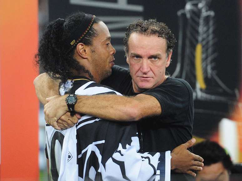<p>Treinador preferiu poupar Ronaldinho contra ex-clube</p>
