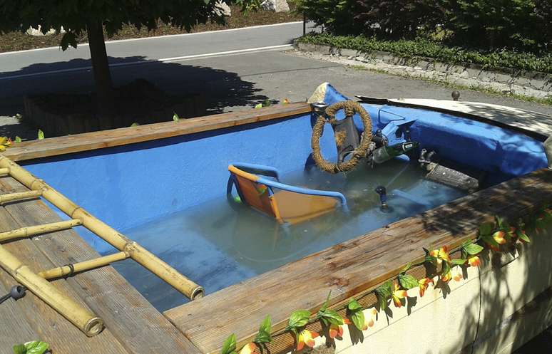 Carro-piscina não foi aprovado pelas autoridades alemãs