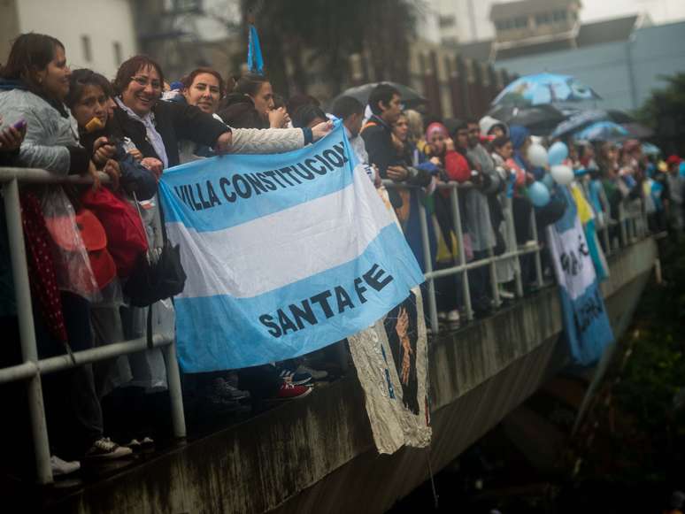 Público levou faixas com homenagem ao papa Francisco