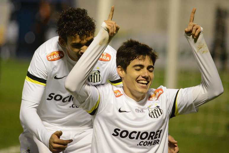 <p>Leo Cittadini fez o segundo gol do Santos na vit&oacute;ria por 2 a 0 sobre o Crac fora de casa, pela Copa do Brasil</p>