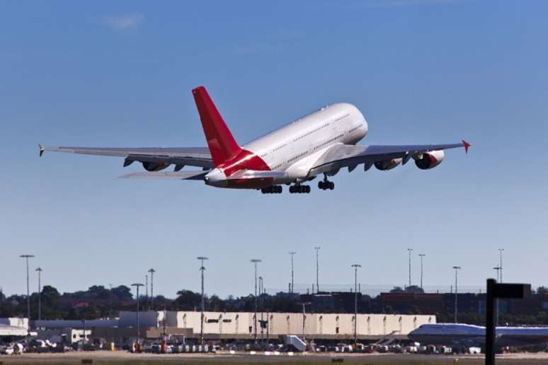 Impulsionado pela Copa das Confederações, preço médio das passagens aéreas subiu nove pontos percentuais em relação a maio