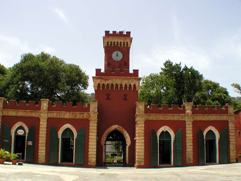 O Forte Christian começou a ser construído em 1672 e hoje abriga um museu que conta a história da presença dinamarquesa no Caribe