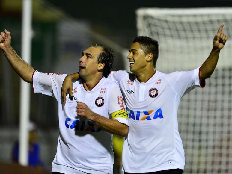 <p>Paulo Baier marcou o gol que deu a vitória à equipe paranaense nos acréscimos do 2º tempo</p>