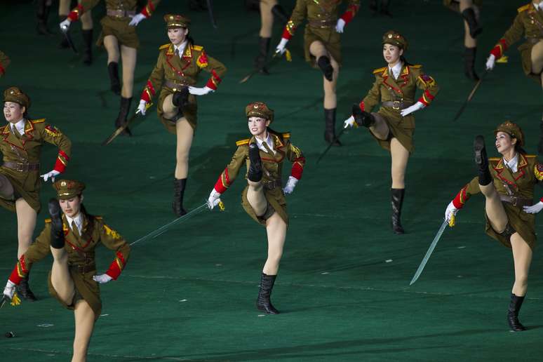 <p>Desfile marca o 60º aniversário do armistício com o vizinho sul-coreano</p>