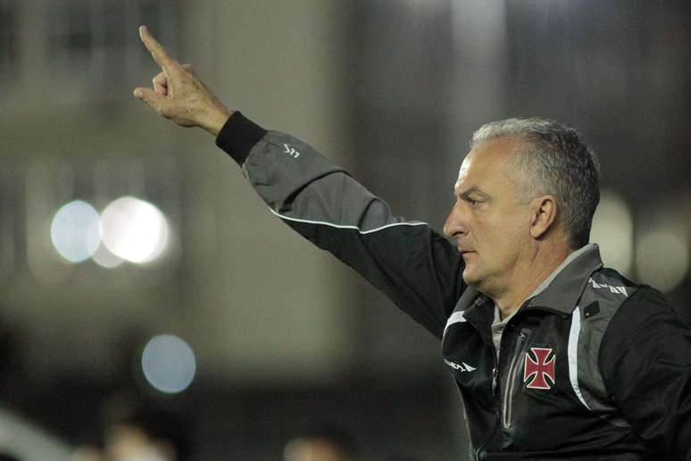 <p>Dorival quer estreia de Gui&ntilde;azu no Vasco</p>