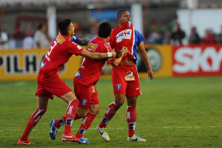 <p>Douglas Tanque, emprestado pelo Corinthians, marcou gol de empate do Guaratinguetá</p>