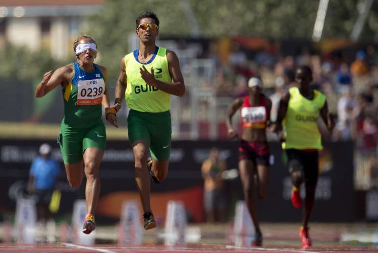 <p>Brasileira Terezinha Guilhermina quebra próprio recorde da prova e ganha mais uma medalha de ouro</p>