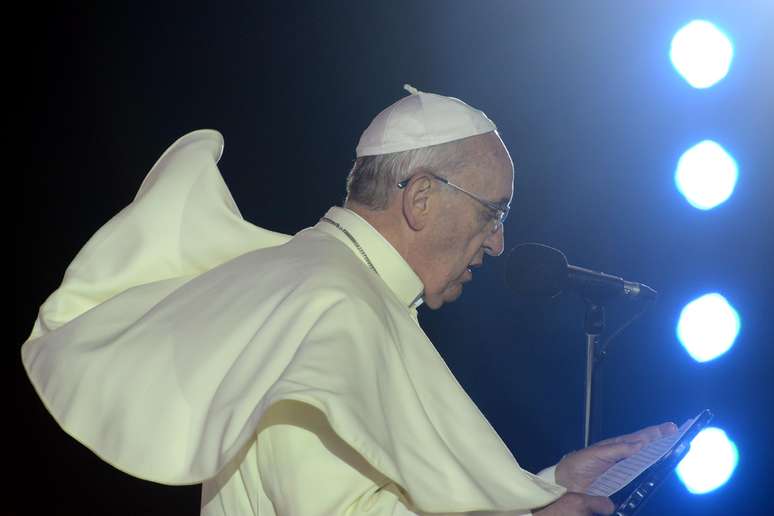 <p>Papa Francisco falou sobre as vítimas do incêndio em boate de Santa Maria (RS) no encerramento da Via Sacra</p>