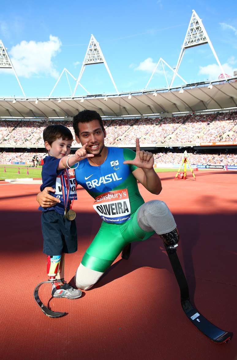 Rio imitou gesto de Alan Fonteles antes de prova no Mundial e postou foto nas redes sociais