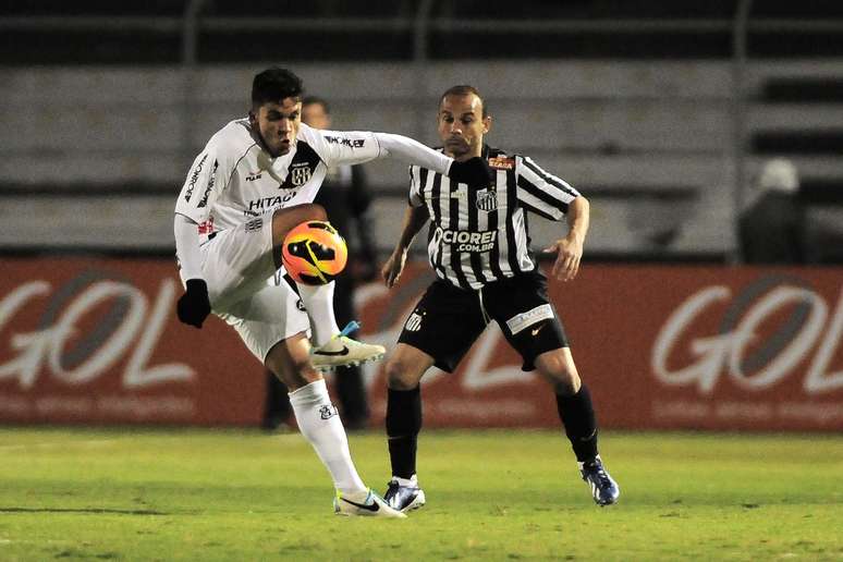 <p>Léo atuou em poucas partidas do Santos no segundo semestre; lateral se recupera de nova cirurgia no joelho e pode ser aposentar</p>
