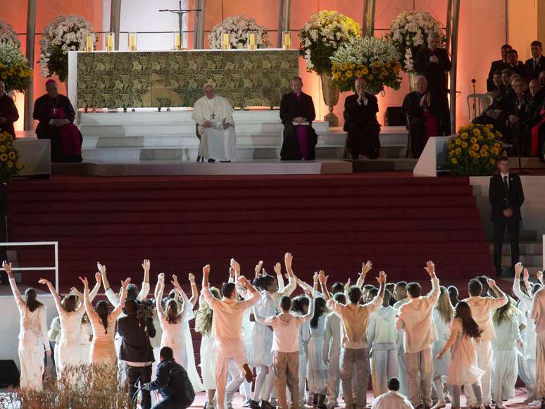 <p>Neste sábado, o Papa participou de vigília com 3 milhões de fiéis em Copacabana</p>