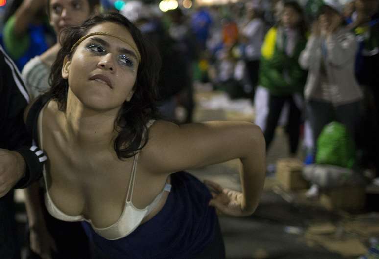 <p><strong>27 de julho</strong> - Manifestante participa de protesto no Rio</p>