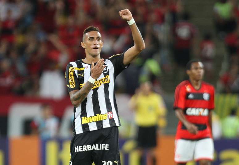 <p>Rafael Marques abriu o placar para o Botafogo</p>