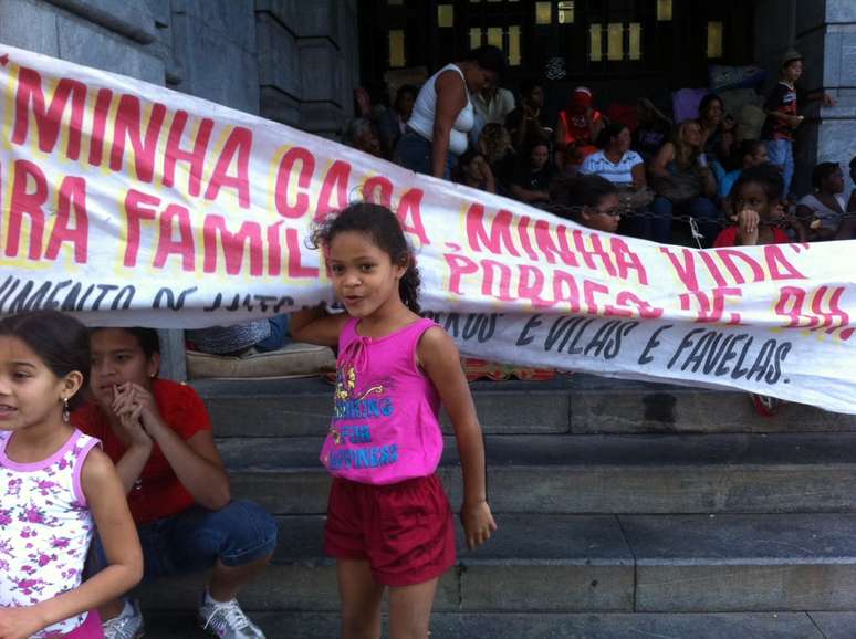 <p>Grupo de sem-teto ocupa a prefeitura de Belo Horizonte em protesto por di&aacute;logo com o prefeito, Marcio Lacerda</p>
