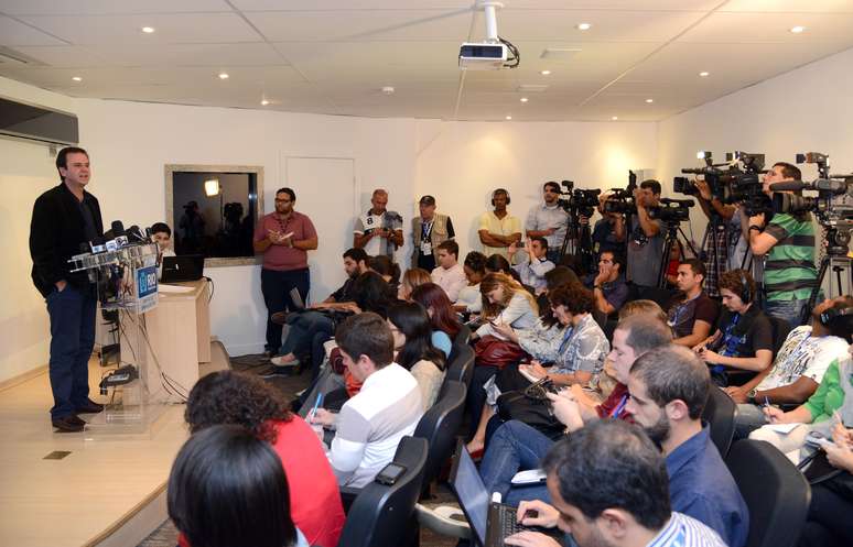 Paes em coletiva de imprensa no Centro de Operações Rio