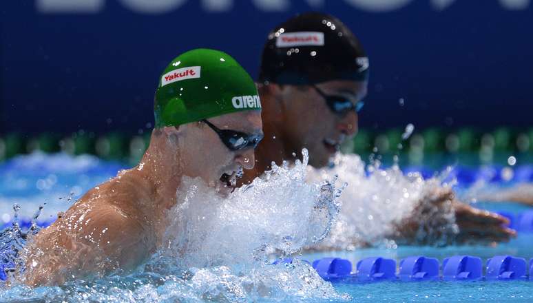 Felipe Lima (de touca preta) fez o melhor tempo de sua vida para conquistar a medalha de bronze em Barcelona