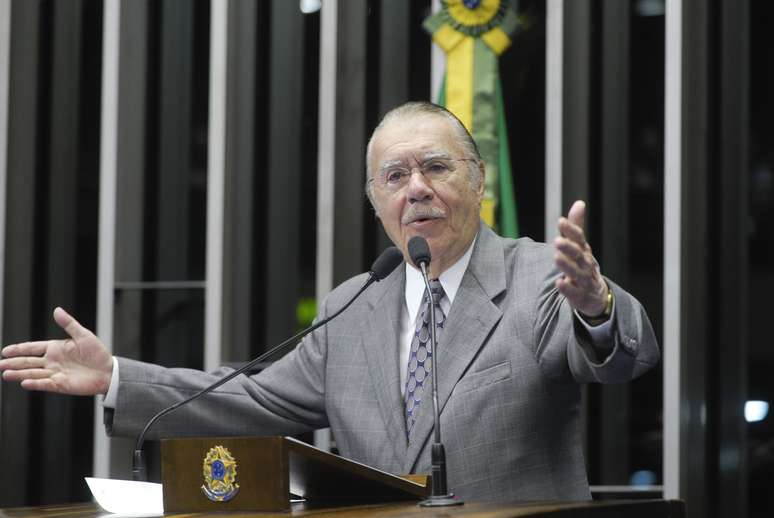 <p>Senador José Sarney foi internado na madrugada de domingo, em São Luís</p>