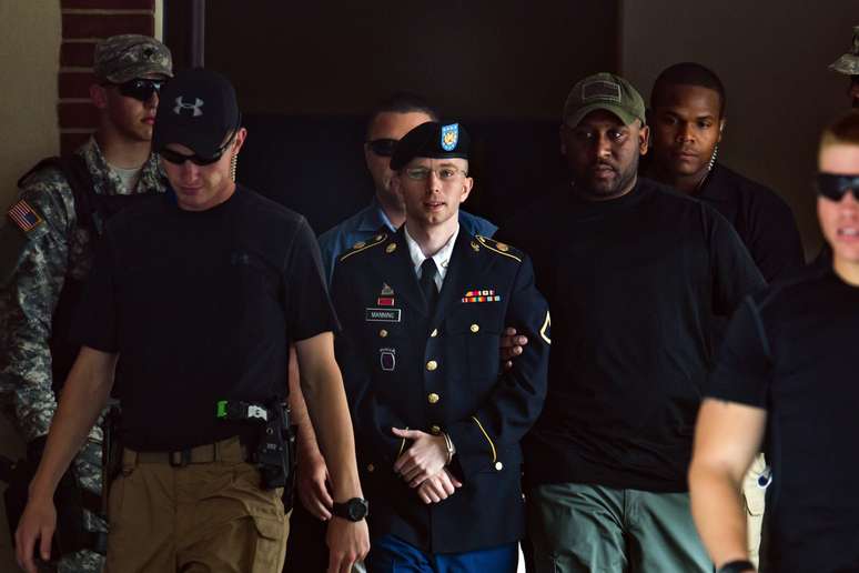 Bradley Manning, na saída do julgamento em que foi considerado culpado por espionagem (foto de arquivo)