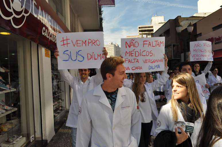 <p>A proposta de amplia&ccedil;&atilde;o do curso era um dos motivos dos protestos de m&eacute;dicos no Pa&iacute;s</p>