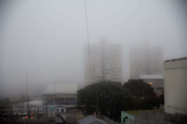 <p>Densa neblina obrigou o fechamento do Aeroporto Salgado Filho para pouso nesta semana em Porto Alegre</p>