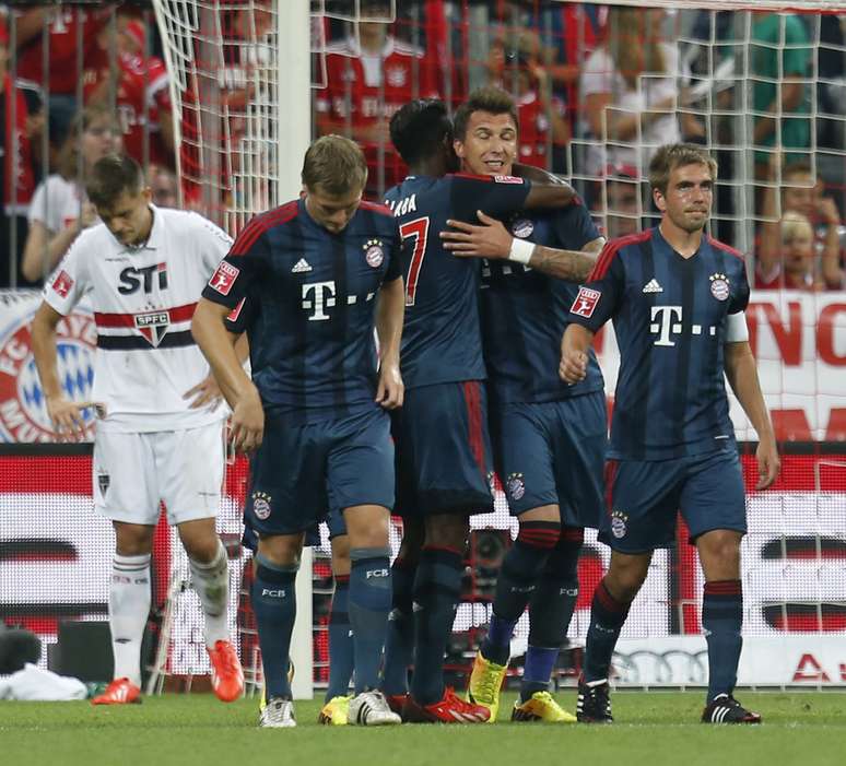 Bayern de Munique comemora gol de Mandzukic