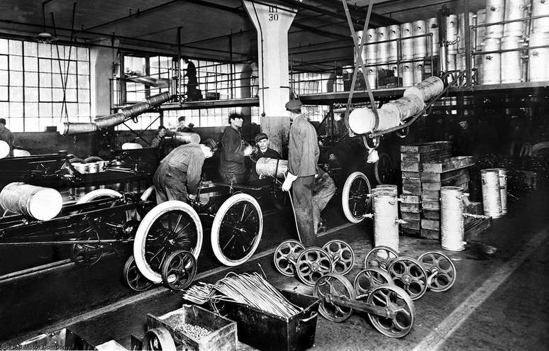 A linha de montagem em série faz parte do legado do empresário fundador da Ford