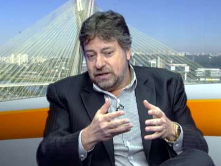 <p>Júlio Casares concedeu entrevista ao <strong>Terra</strong> nesta quarta</p>