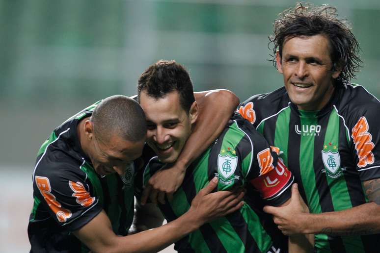 Rodriguinho brilhou e marcou três gols contra o Sport