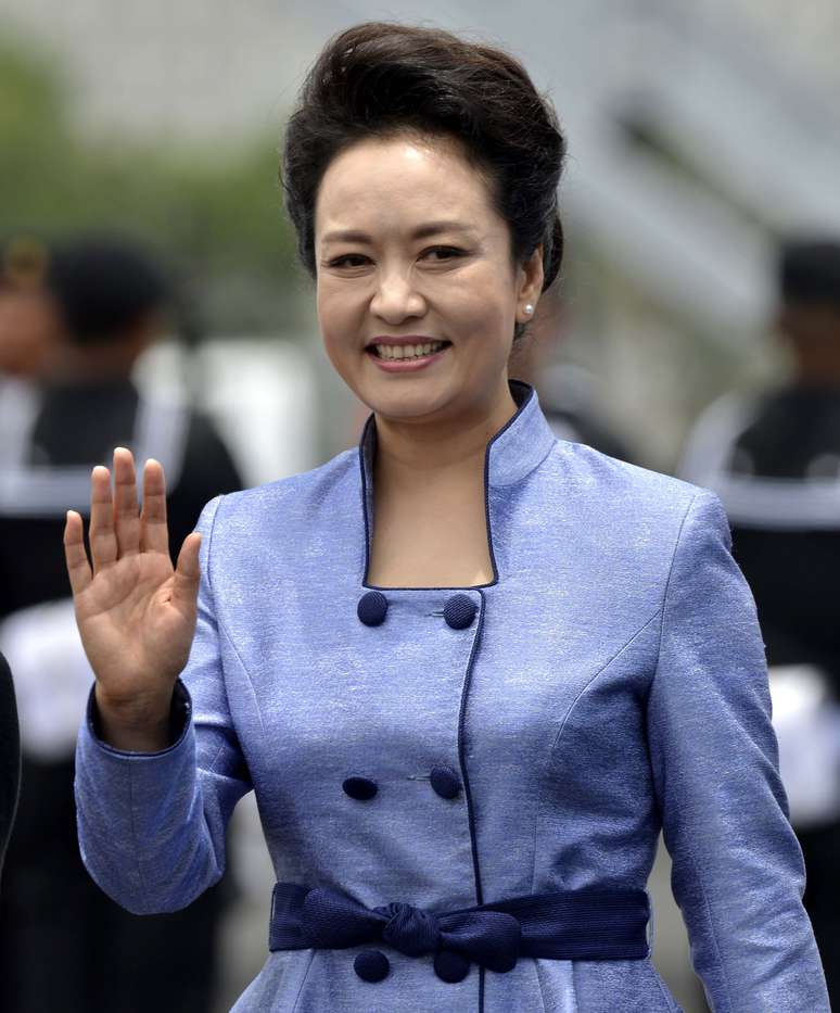<p>Sem Michelle Obama na lista, a política está representada na lista das mais bem vestidas da <em>Vanity Fair</em> pela primeira-dama chinesa Peng Liyuan </p>