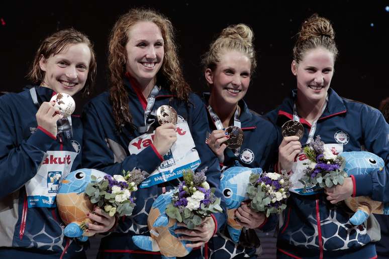 Missy Franklin (à direita) foi a responsável pela virada dos EUA