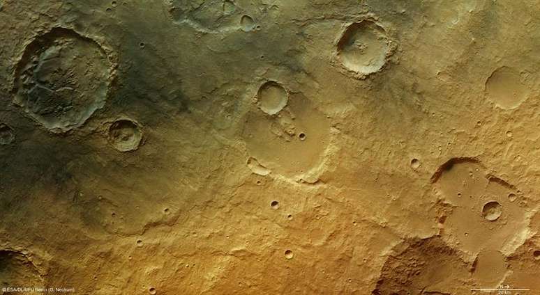 <p>Imagem mostra cratera em Marte</p>