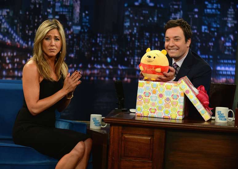 Jennifer Aniston participou do Late Night With Jimmy Fallon, em Nova York, nos Estados Unidos