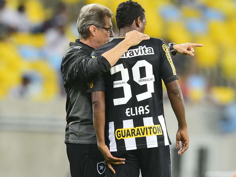 <p>Oswaldo de Oliveira está em alta no Botafogo</p>