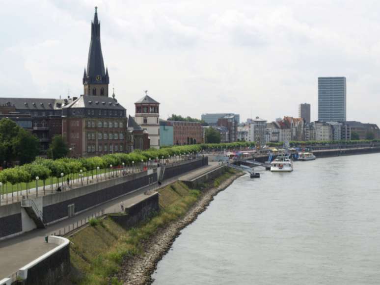 <p>Rio Reno em Dusseldorf, na Alemanha</p>