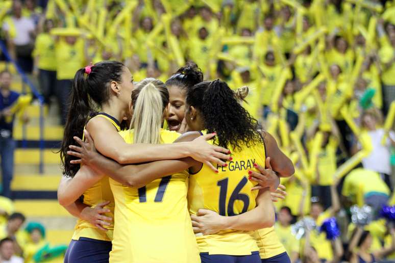 <p>A renovada Seleção Brasileira feminina de vôlei venceu um teste importante neste sábado, pela primeira semana da fase inaugural do Grand Prix</p>