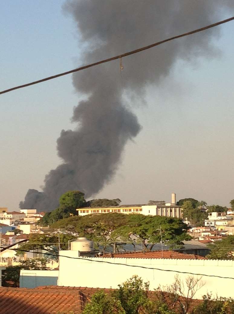 <p>Fumaça podia ser vista da Vila Medeiros, na zona norte de São Paulo</p>