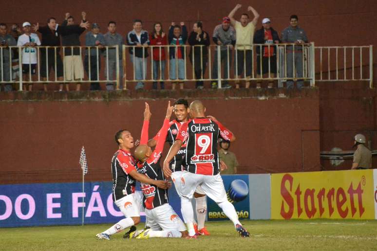 Lima foi o grande destaque em vitória do Joinville sobre o Figueirense