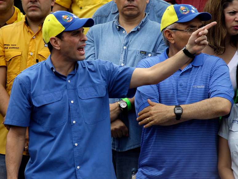 <p>Capriles pede mudanças em protesto em Caracas </p>