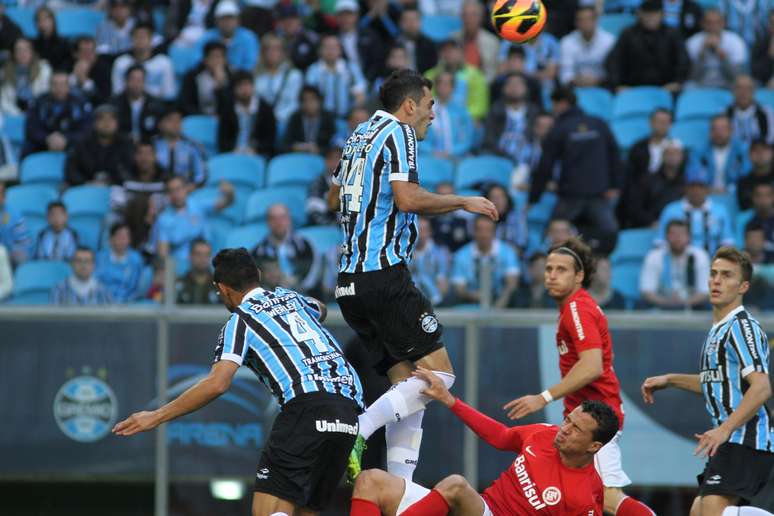 <p>Trio de zaga com o recém-chegado Rhodolfo pode ser mantido</p>