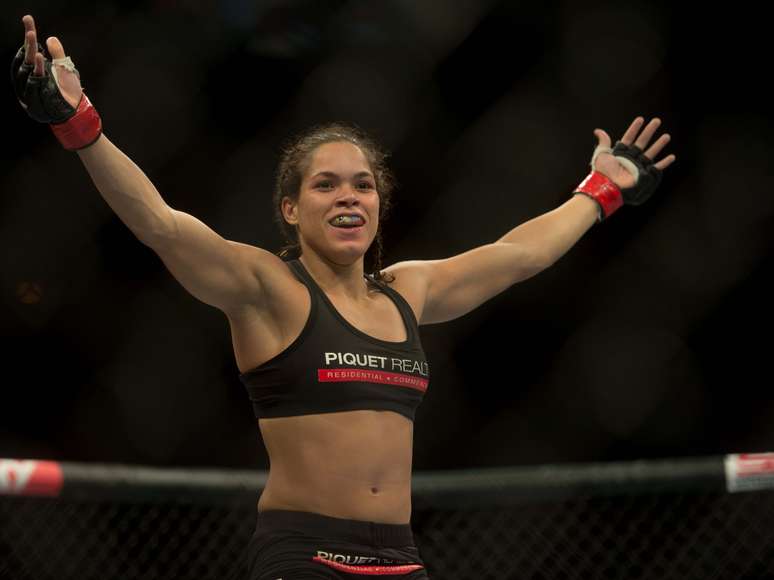 <p>Amanda Nunes fez história como a primeira mulher brasileira a vencer no UFC</p>