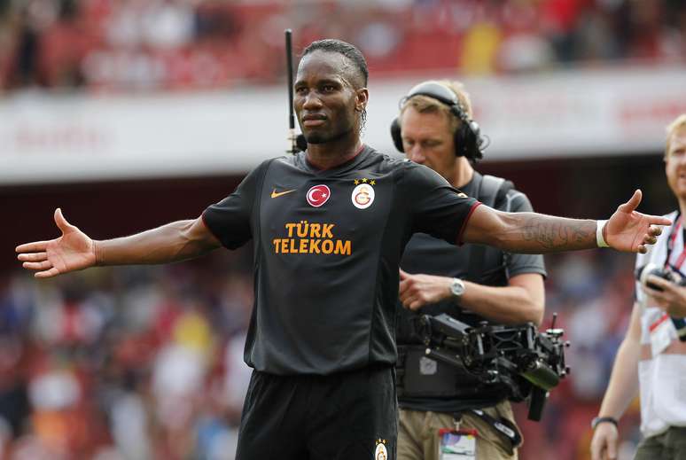 <p>Drogba comemora um dos gols marcado na vit&oacute;ria do Galatasaray</p>