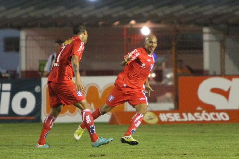Renato Peixe fez o primeiro dos gols do Guaratinguet&aacute;