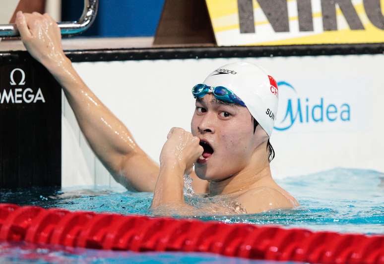 Sun Yang conquista o ouro nas três provas mais longas: 400 m, 800 m e 1500 m nado livre