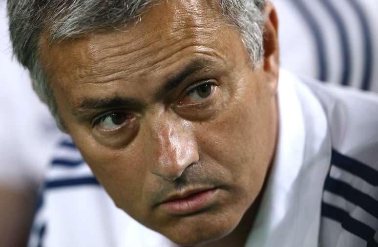 <p>Mourinho não quer liberar David Luiz ao Barcelona</p>